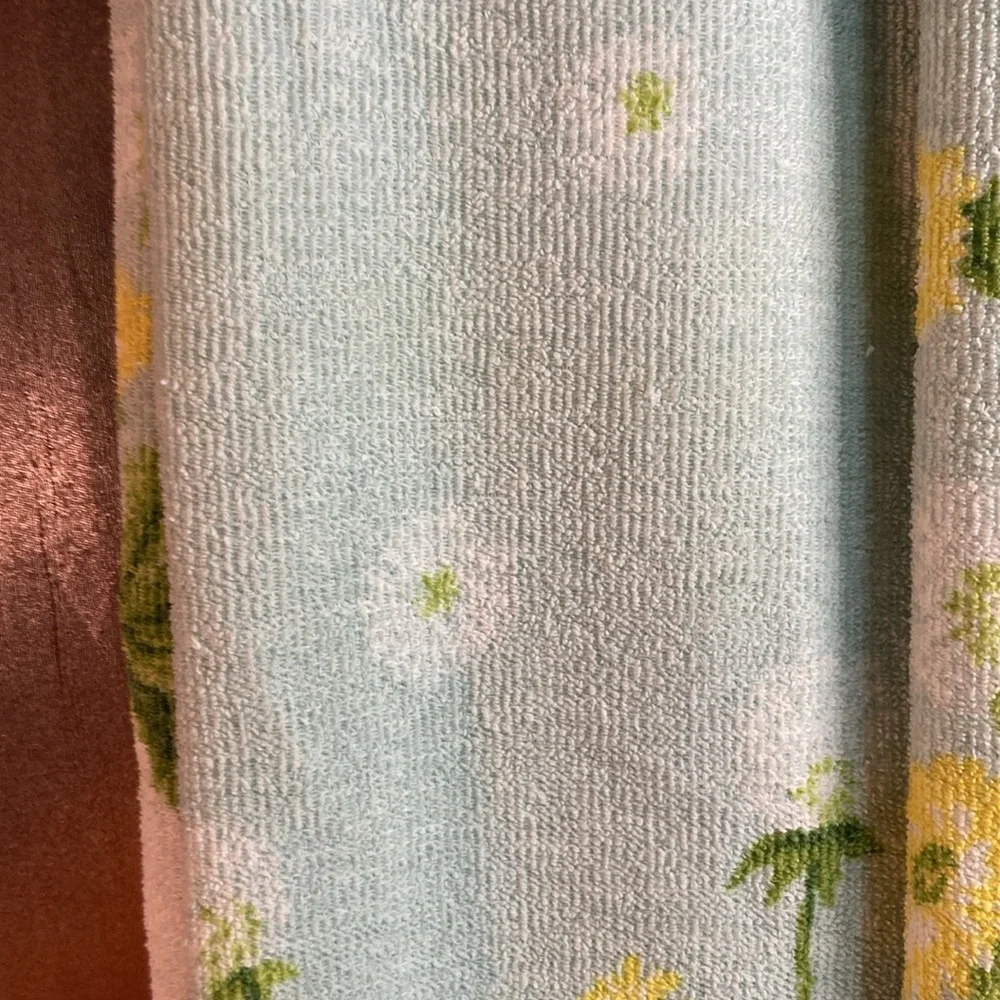 Vintage 70’s terry cloth tablecloth. Tastemakers light blue dandelions 51‎ x 65
